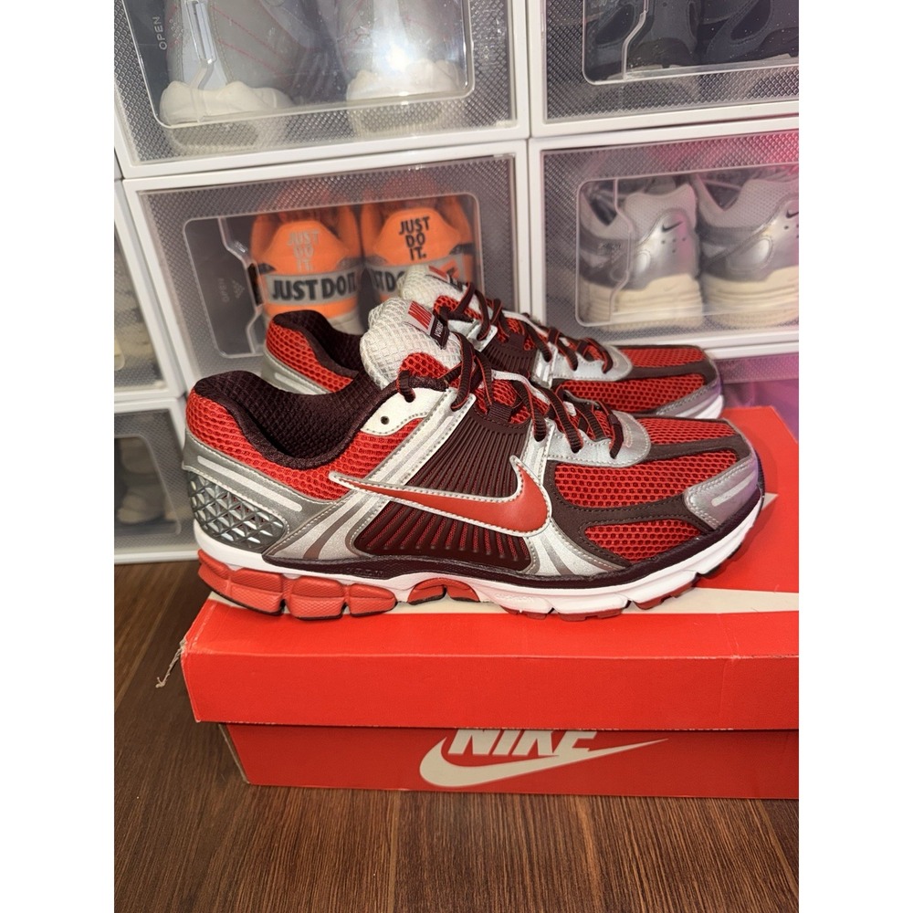 Size 11.5 - Nike Air Zoom Vomero 5 Mystic Red W FN7778-600 Sneaker Womens Shoe